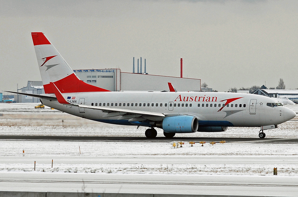 OE-LNN (30418) 2001 Boeing 737-7Z9