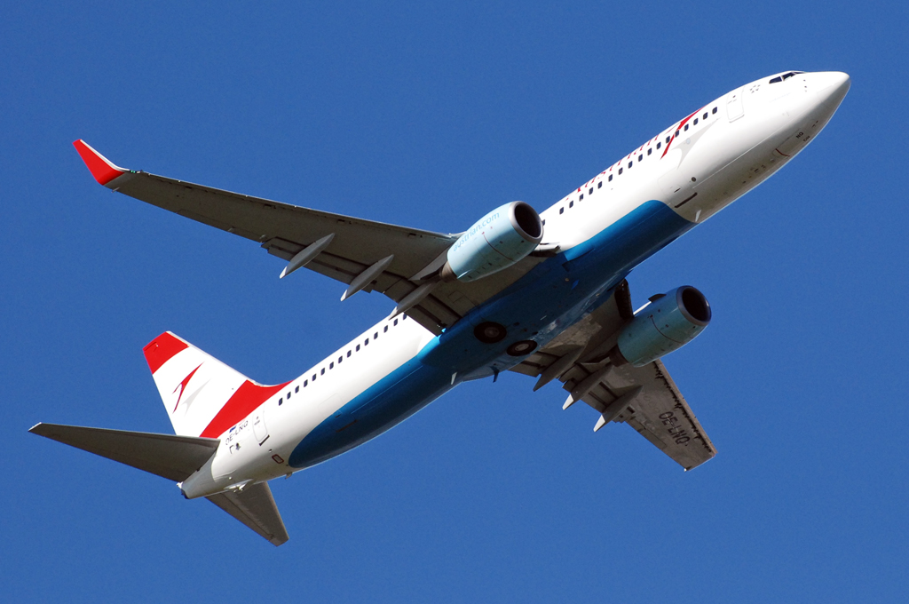 OE-LNQ (cn 30421) Boeing 737-8Z9
