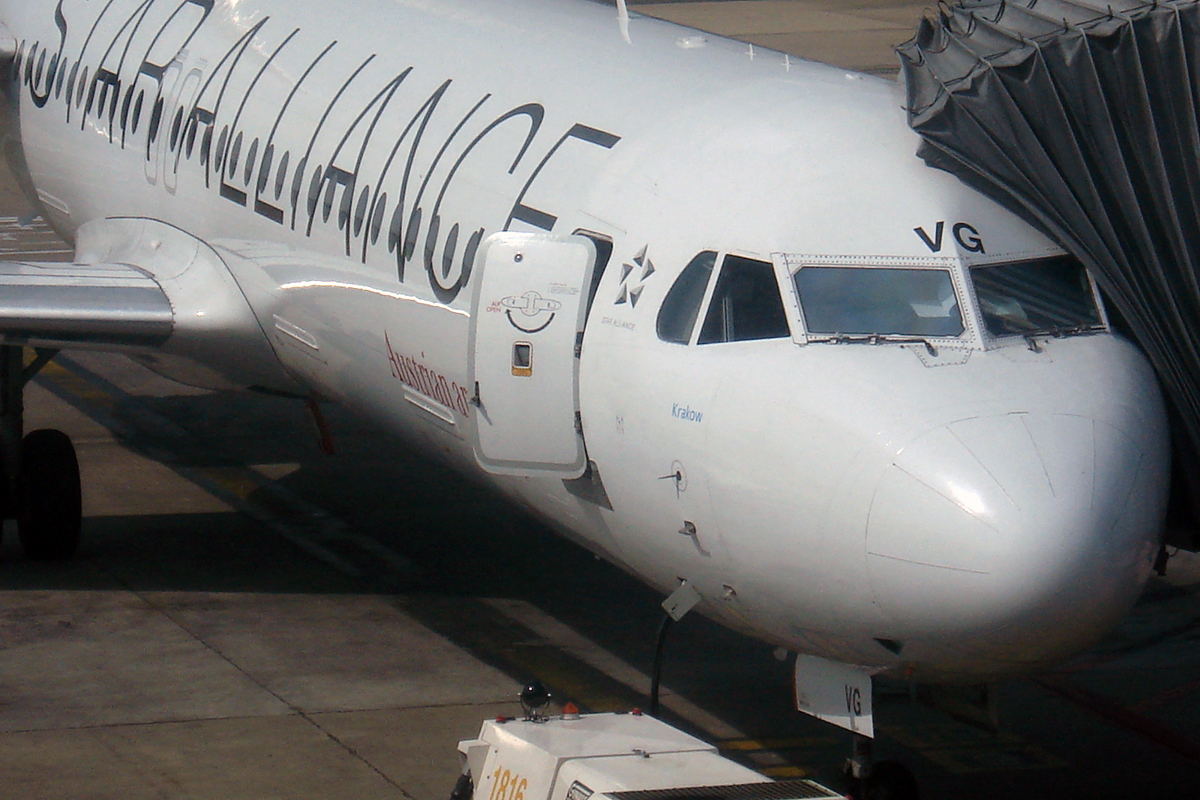OE-LVG (11520) 1994 Fokker 100