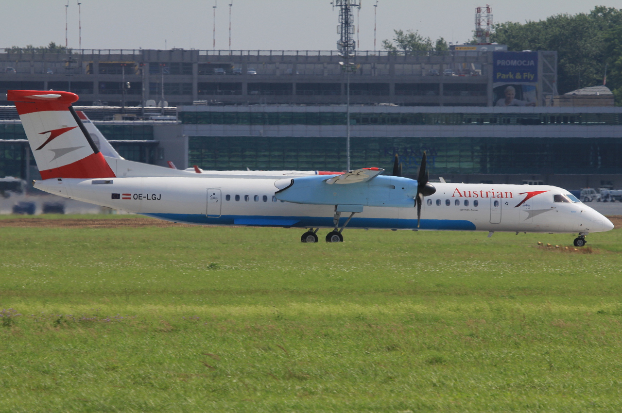 OE-LGJ (4104) 2005 Bombardier Dash 8-Q402