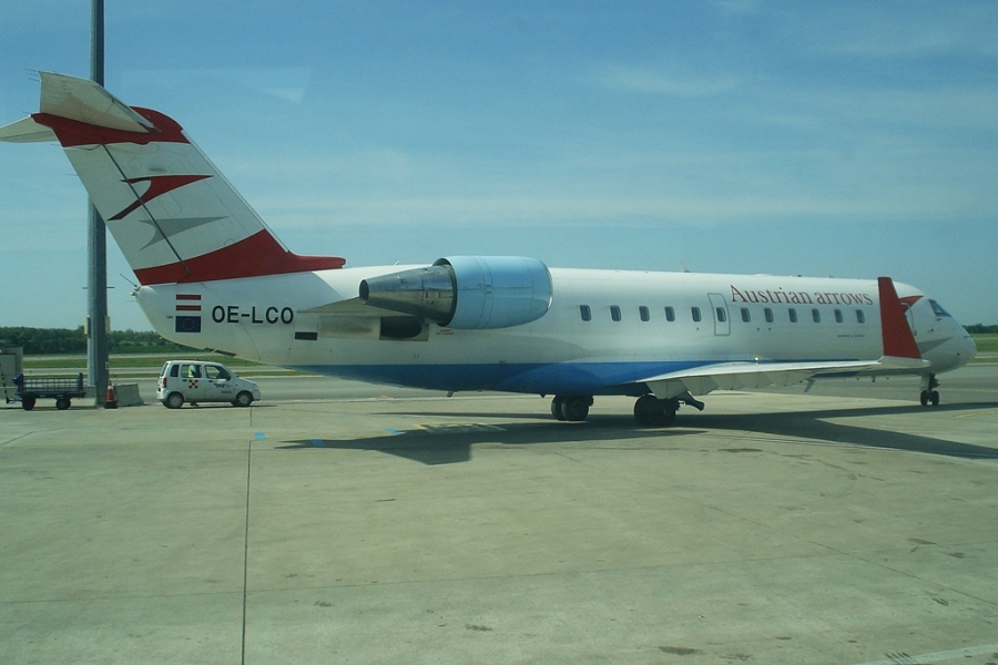 OE-LCO · Bombardier CRJ-200LR · (VIE / LOWW)