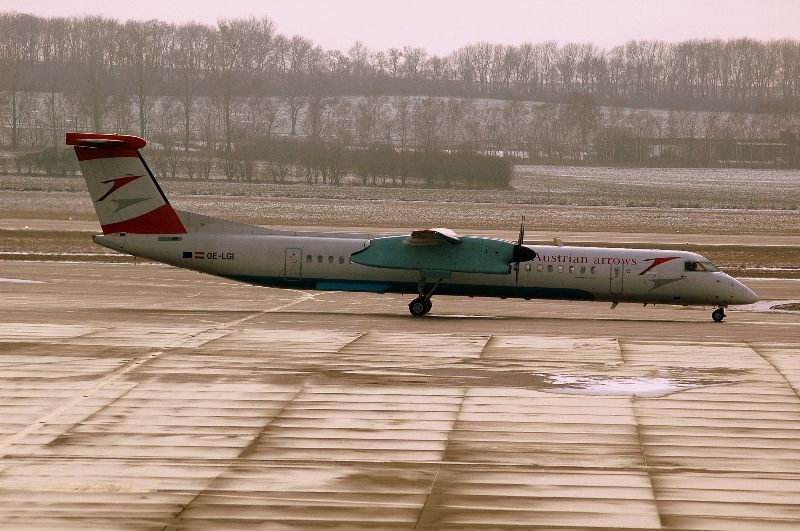 OE-LGI · Bombardier Dash 8-Q402 · (VIE / LOWW)