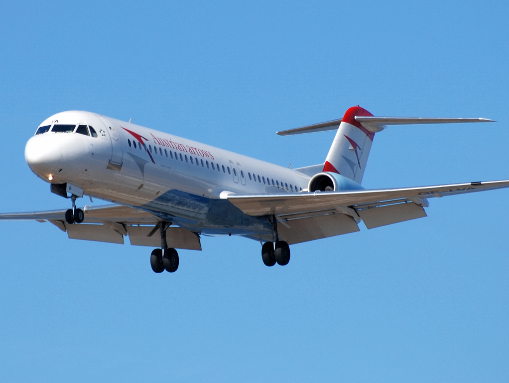 OE-LVA (cn 11490) Fokker 100