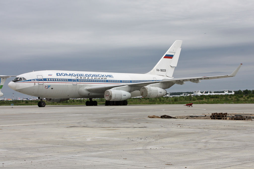 RA-96009 · Ilyushin Il-96-300 · (DME / UUDD)