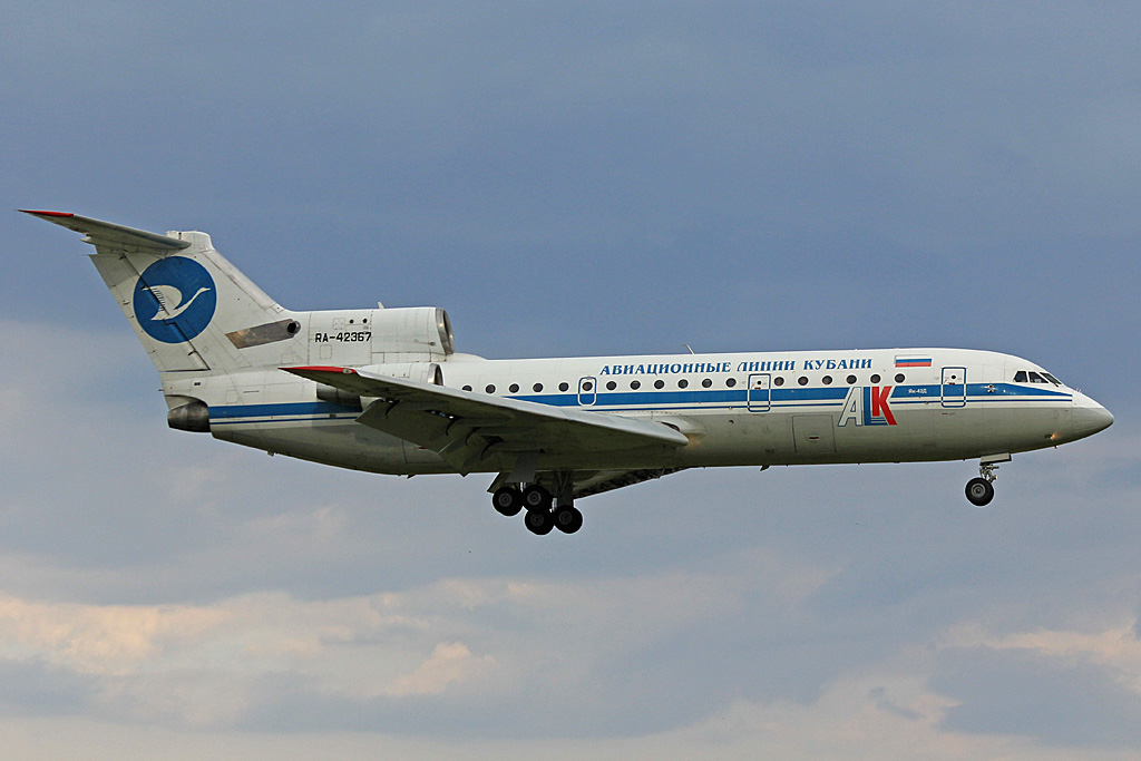 RA-42367 (4520421914133) 1989 Yakovlev Yak-42D
