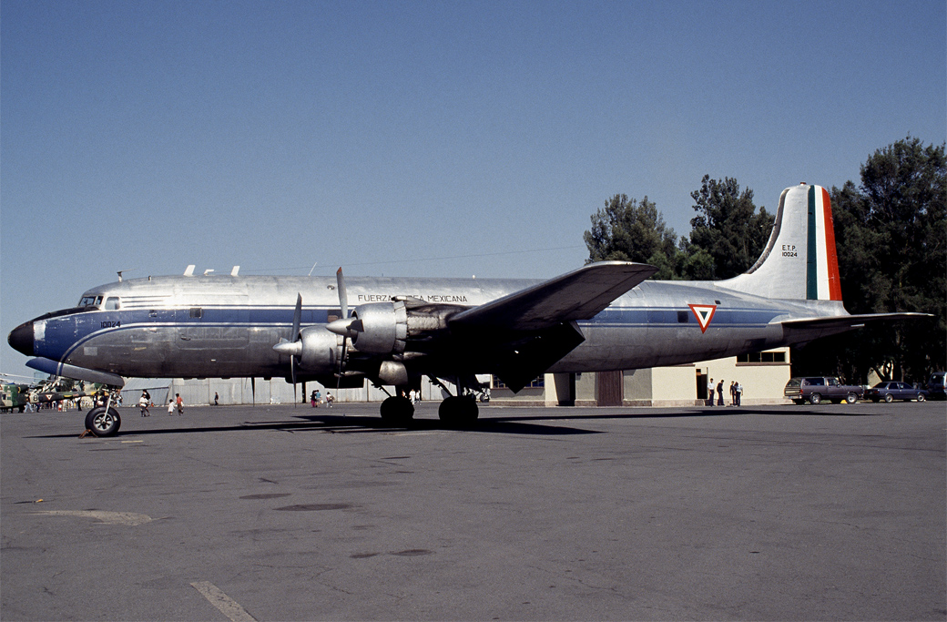 ETP-10024 · Douglas DC-6A · (NLU / MMSM)