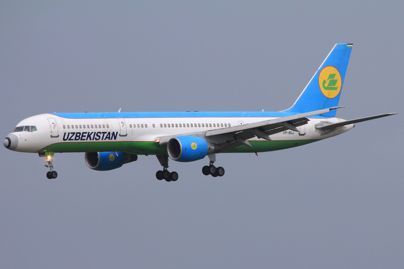 VP-BUJ · Boeing 757-231 · (FCO / LIRF)