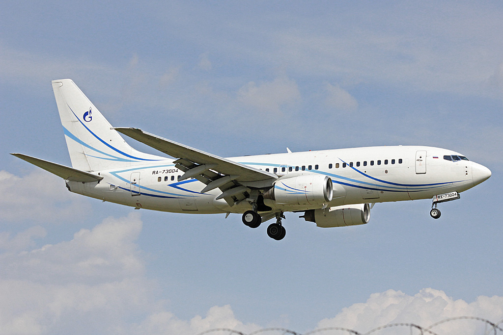 RA-73004 · Boeing 737-76N · (VKO / UUWW)