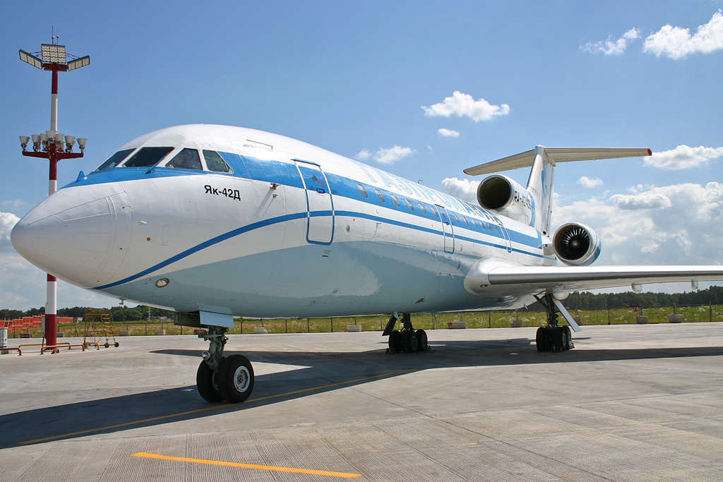 RA-42436 (4520421605018) Yakovlev Yak-42D