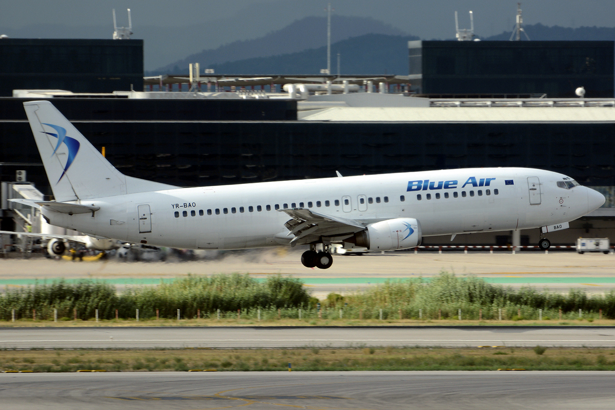YR-BAO · Boeing 737-42C · (BCN / LEBL)