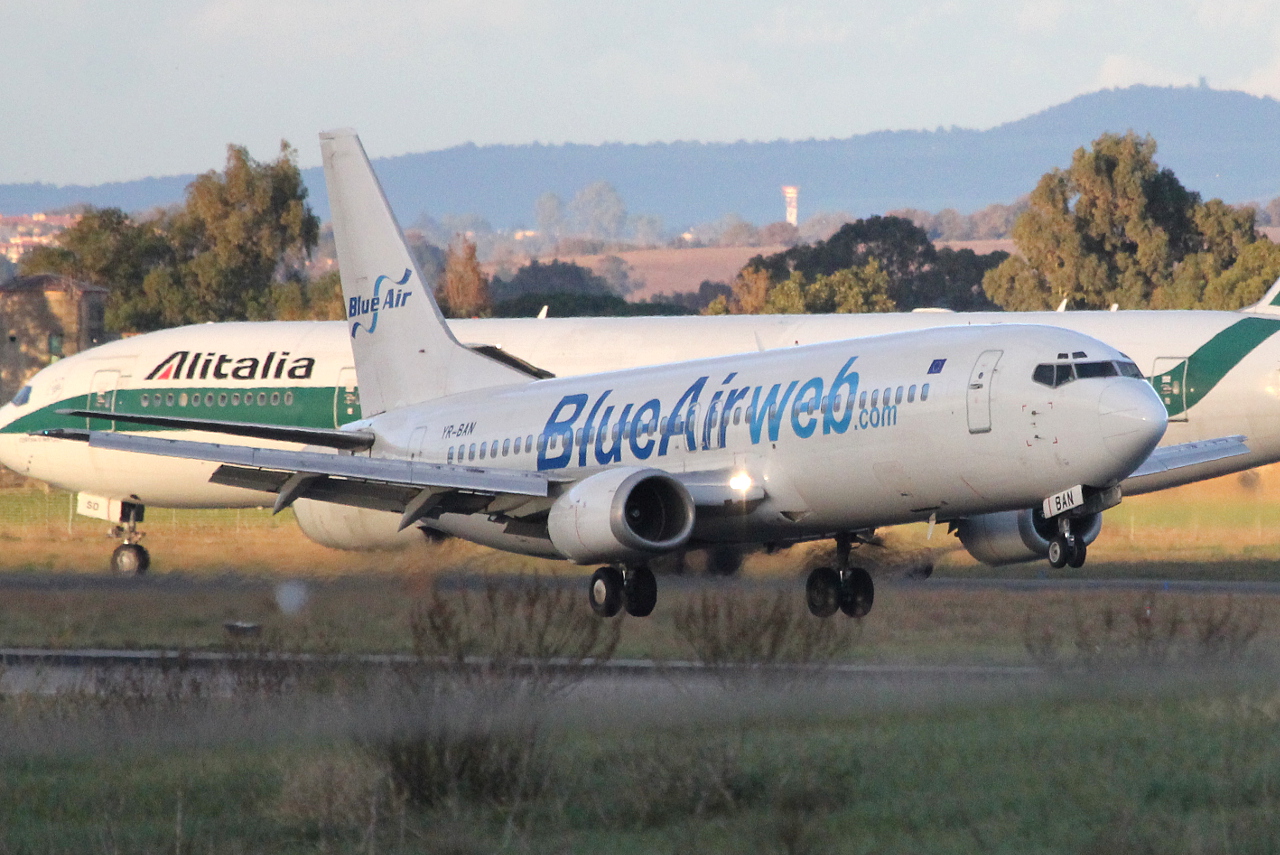 YR-BAN · Boeing 737-4Q8 · (FCO / LIRF)