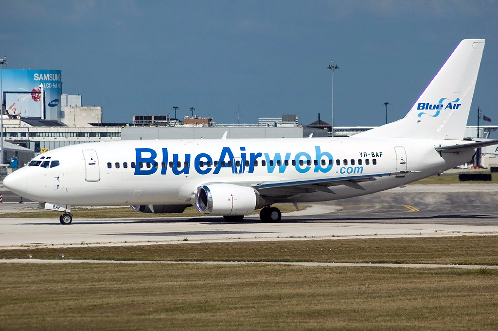 YR-BAF · Boeing 737-322 · (LIS / LPPT)