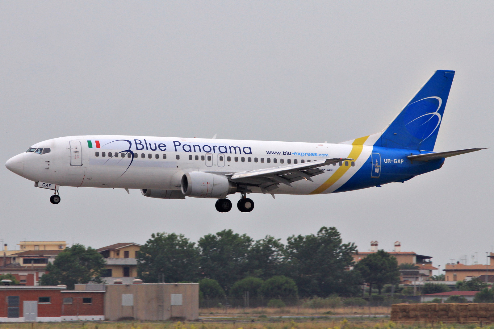 UR-GAP (cn 27094) Boeing 737-4Z9