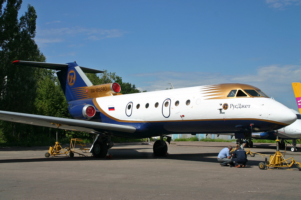 RA-88240 · Yakovlev Yak-40 · (VKO / UUWW)