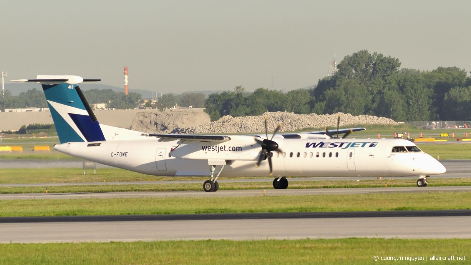 C-FOWE (4471) 2014 Bombardier Dash 8-Q402