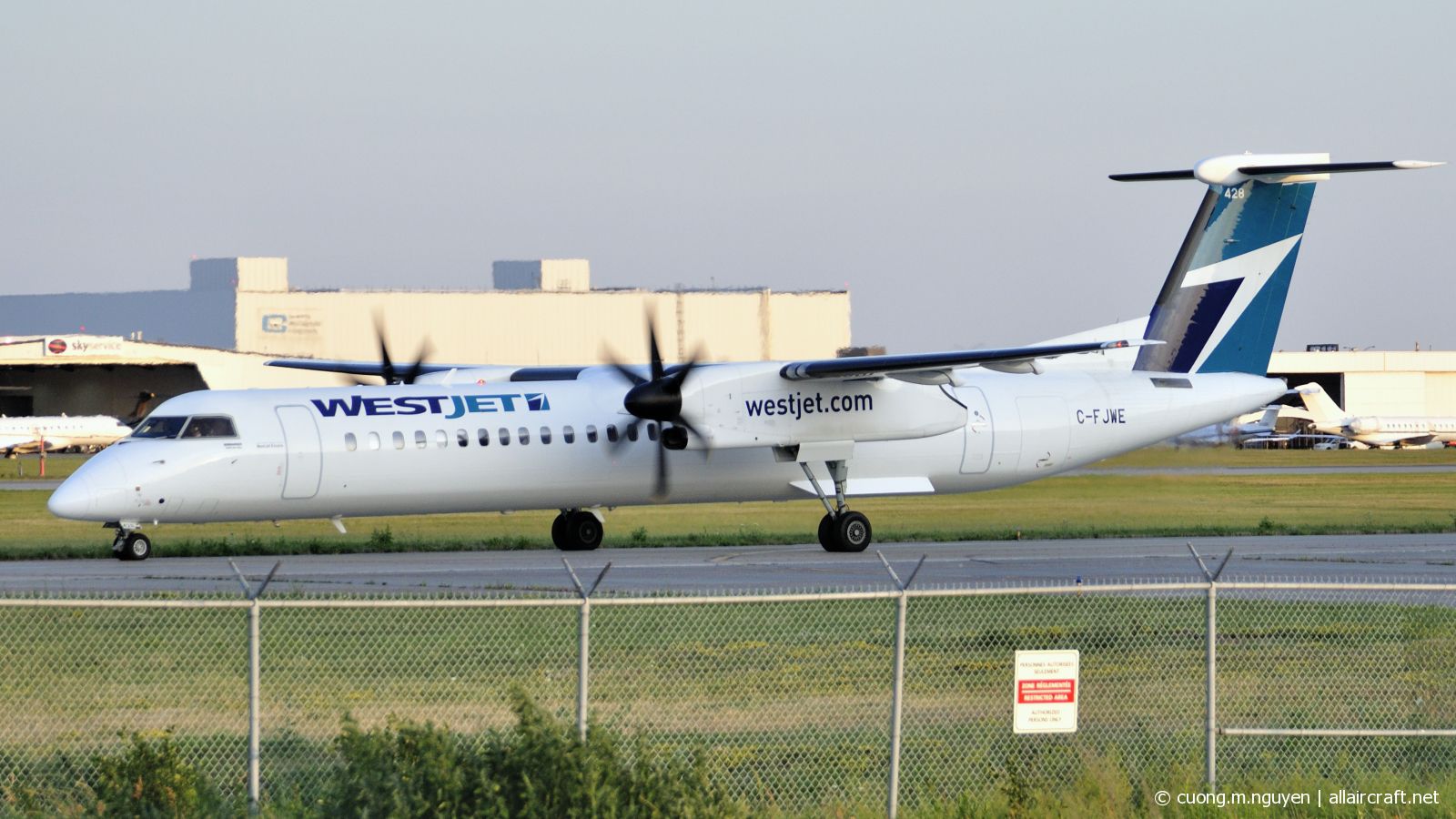 C-FJWE (4515) 2016 Bombardier Dash 8-Q402