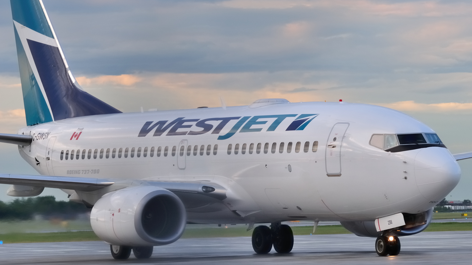 C-GWSN · Boeing 737-7CT · (YUL / CYUL)