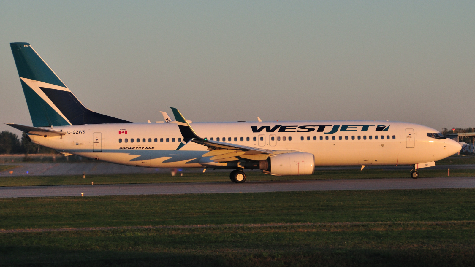 C-GZWS (32770) 2005 Boeing 737-8CT