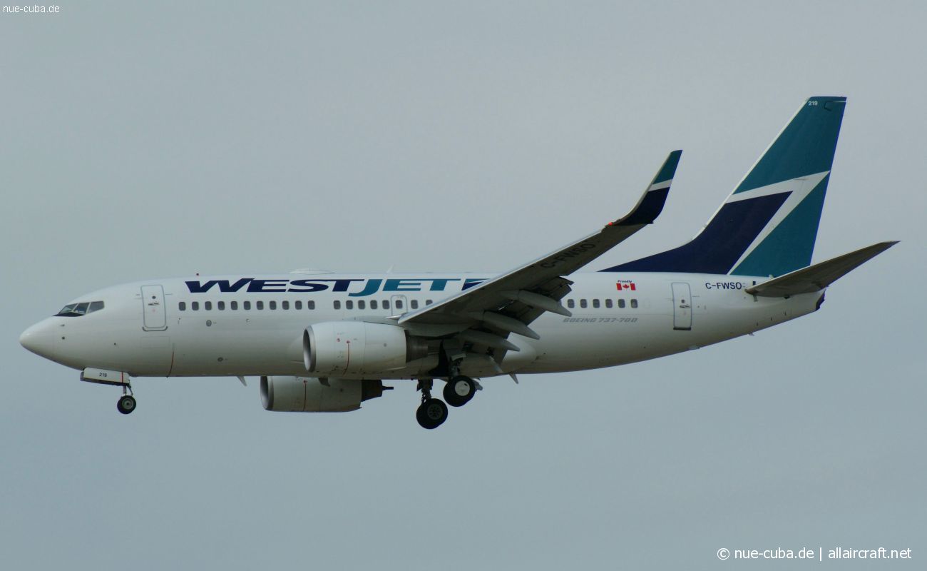 C-FWSO (32759) 2004 Boeing 737-7CT