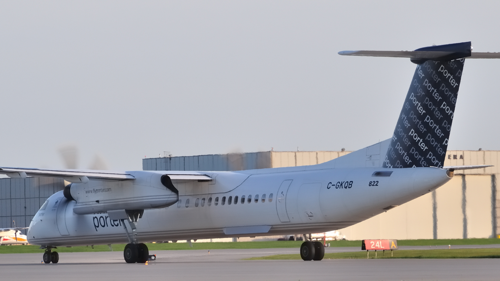 C-GKQB (4359) 2011 Bombardier Dash 8-Q402