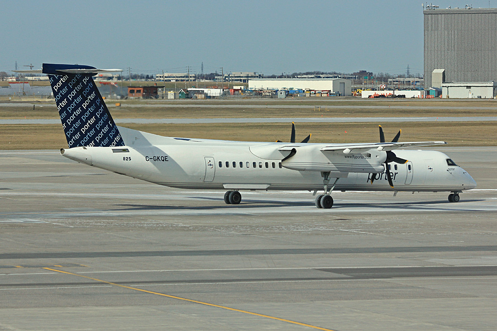 C-GKQE (4390) 2011 Bombardier Dash 8-Q402