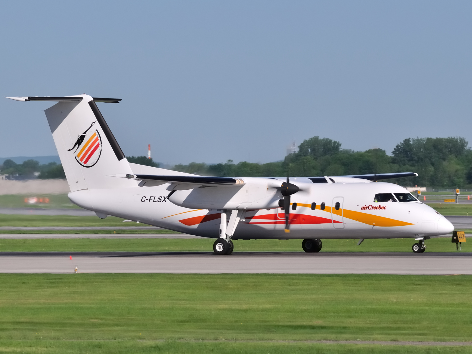 C-FLSX · Bombardier Dash 8-106 · (YUL / CYUL)