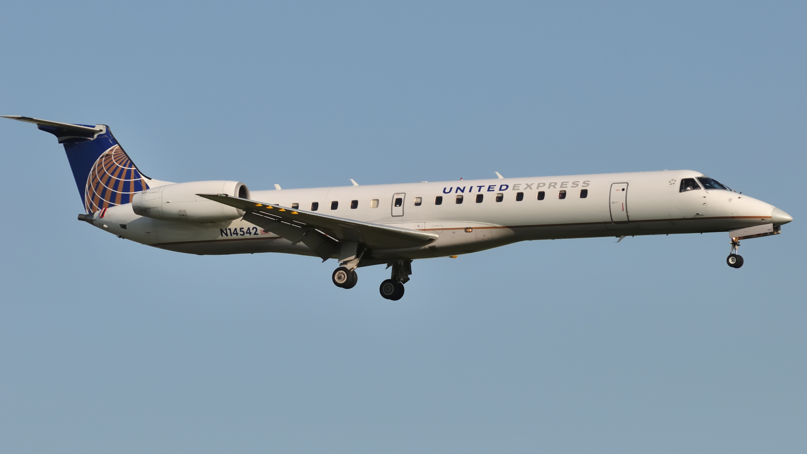 N14542 · Embraer ERJ-145LR · (YUL / CYUL)