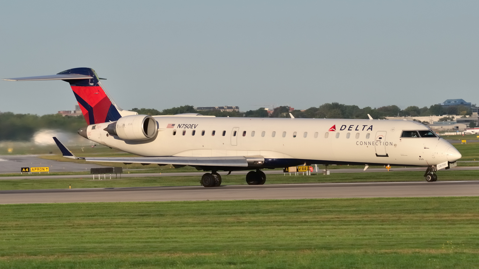 N750EV · Bombardier CRJ-701ER · (YUL / CYUL)