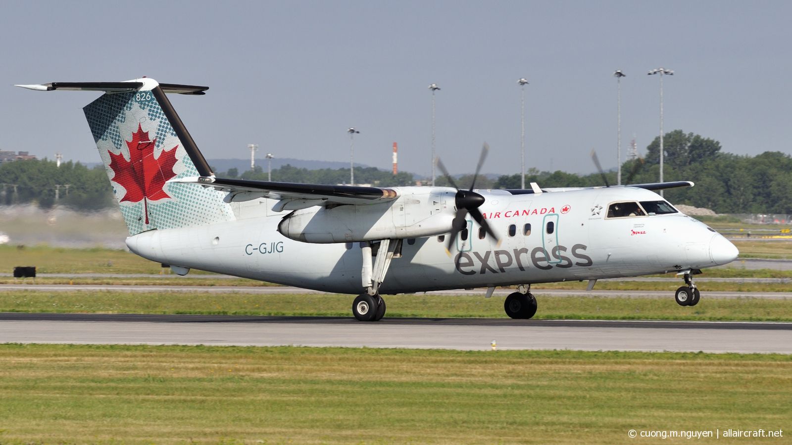 C-GJIG · Bombardier Dash 8-102 · (YUL / CYUL)
