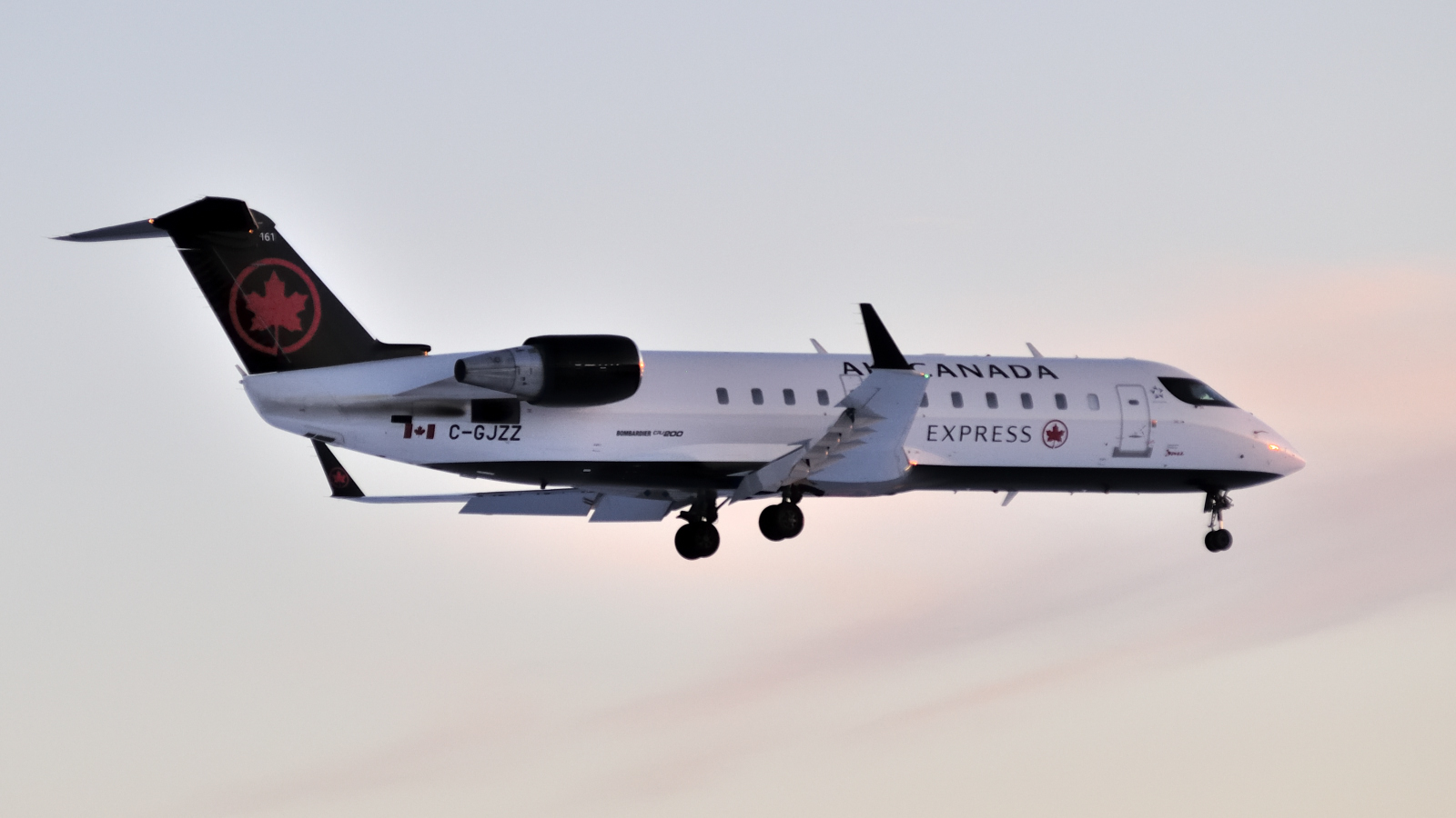 C-GJZZ (7978) 2004 Bombardier CRJ-200