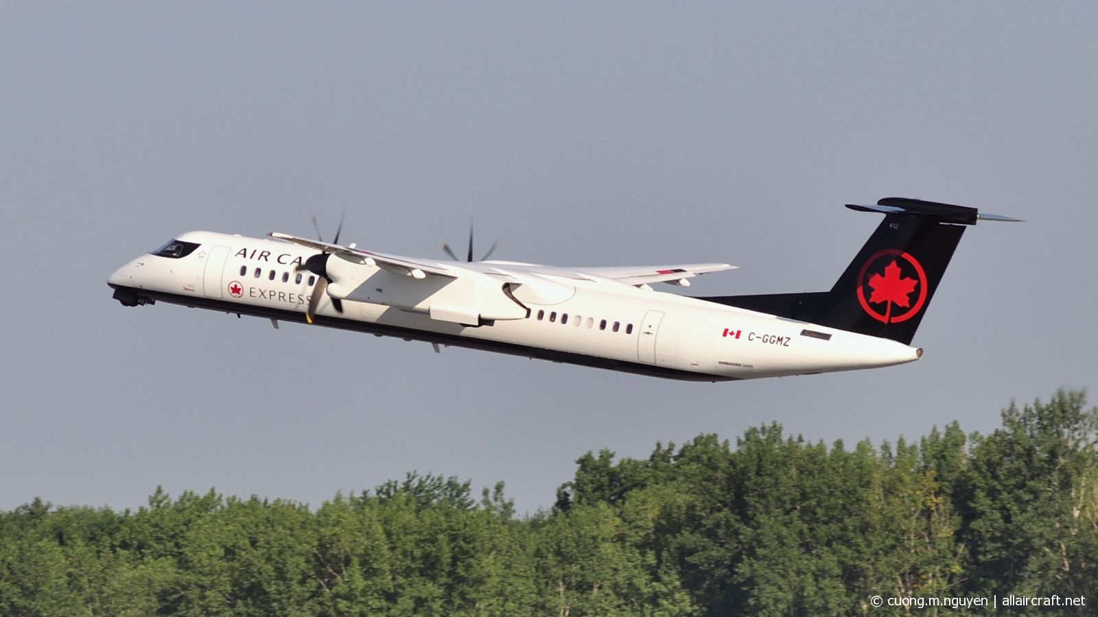 C-GGMZ · Bombardier Dash 8-Q402 · (YUL / CYUL)