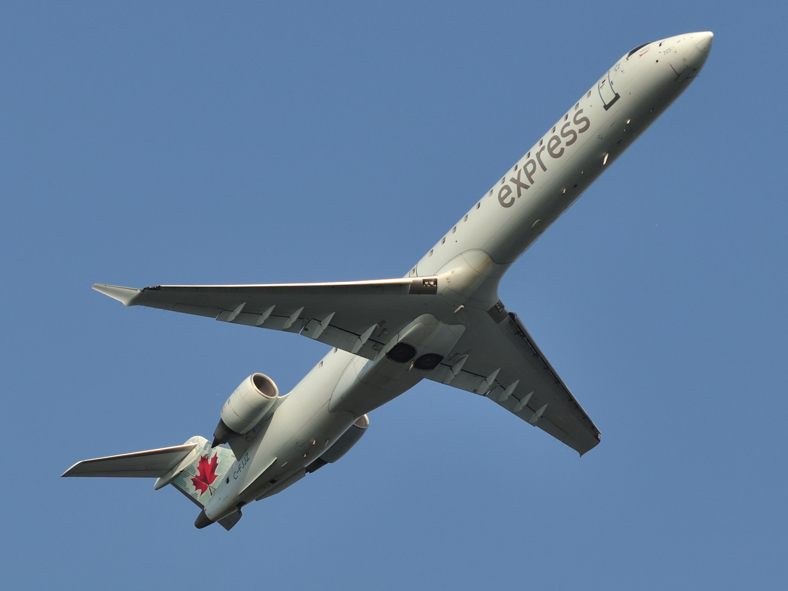 C-FJJZ · Bombardier CRJ-705LR · (YUL / CYUL)