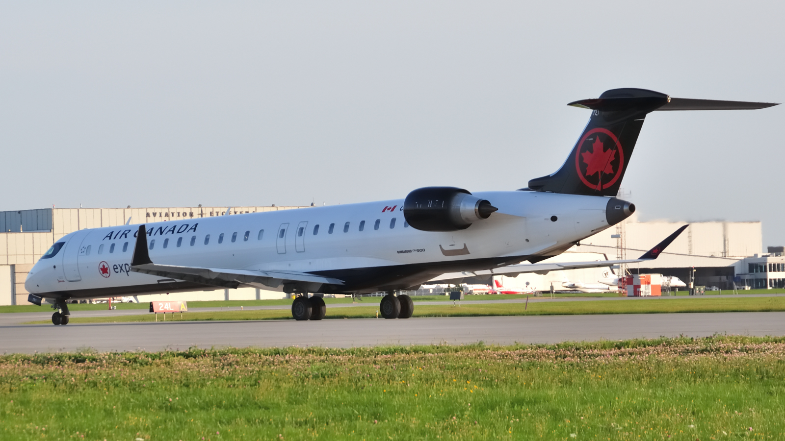 C-GJZV · Bombardier CRJ-900LR · (YUL / CYUL)