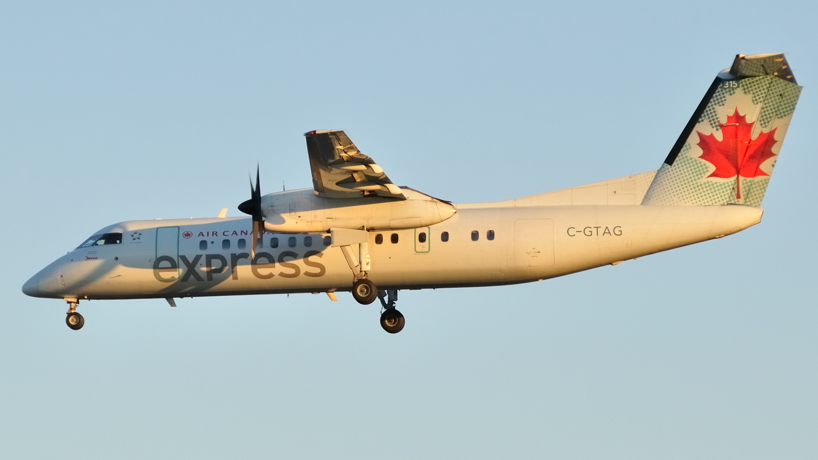 C-GTAG (200) 1990 Bombardier Dash 8-301
