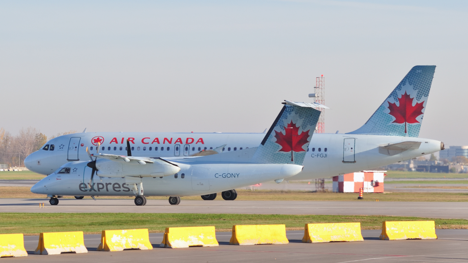 C-GONY (115) 1988 Bombardier Dash 8-102