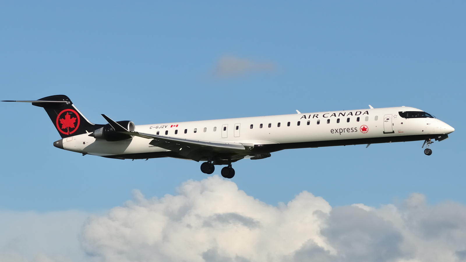 C-GJZV · Bombardier CRJ-900LR · (YUL / CYUL)