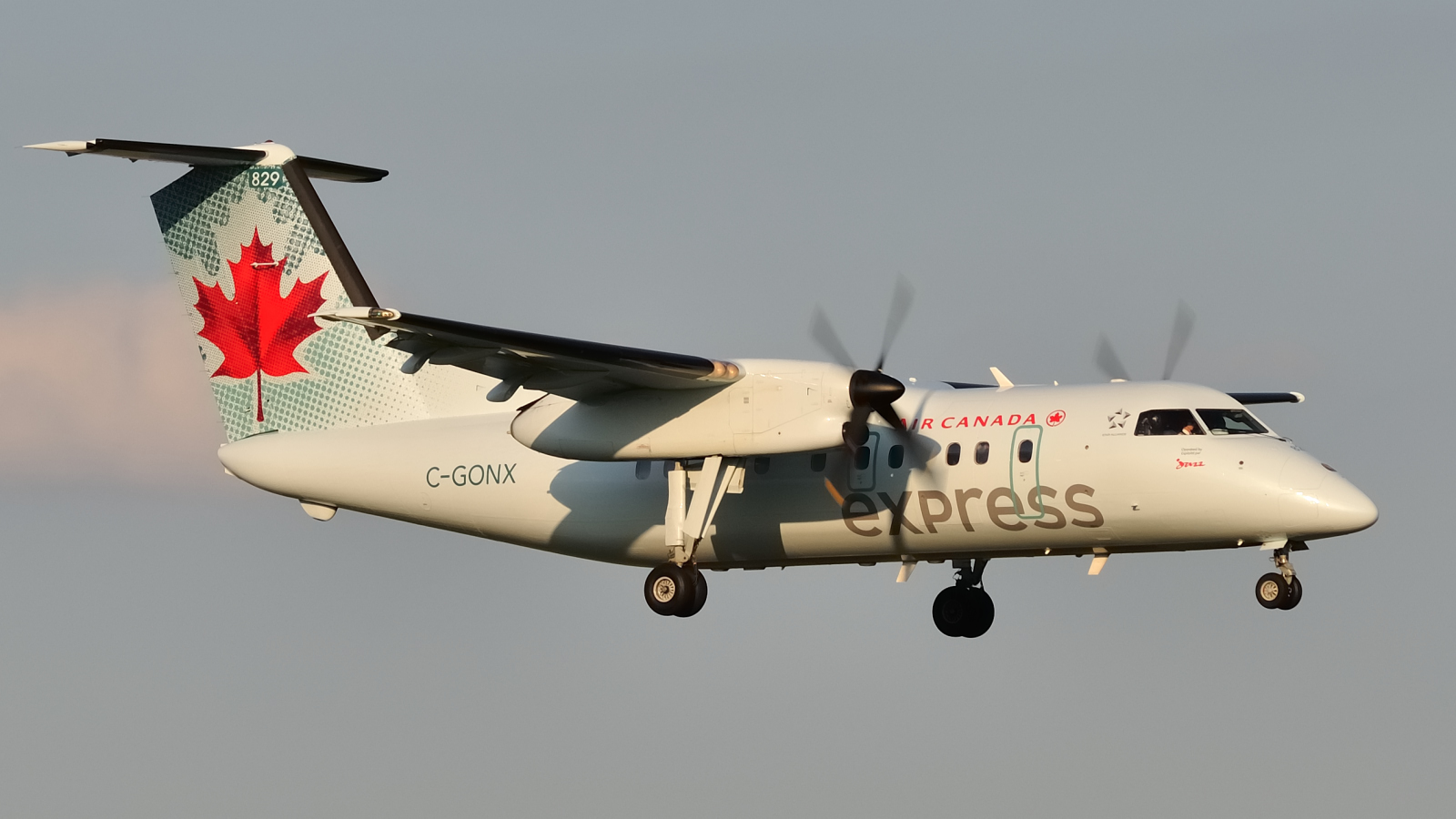 C-GONX · Bombardier Dash 8-102 · (YUL / CYUL)