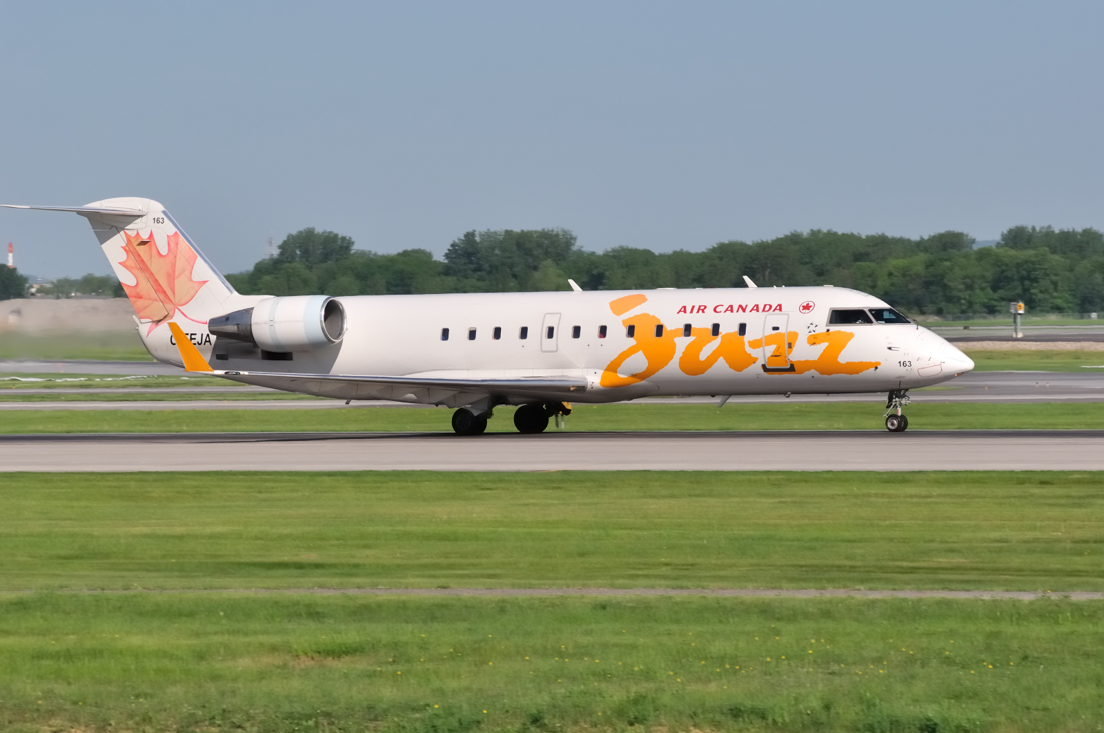 C-FEJA · Bombardier CRJ-200ER · (YUL / CYUL)