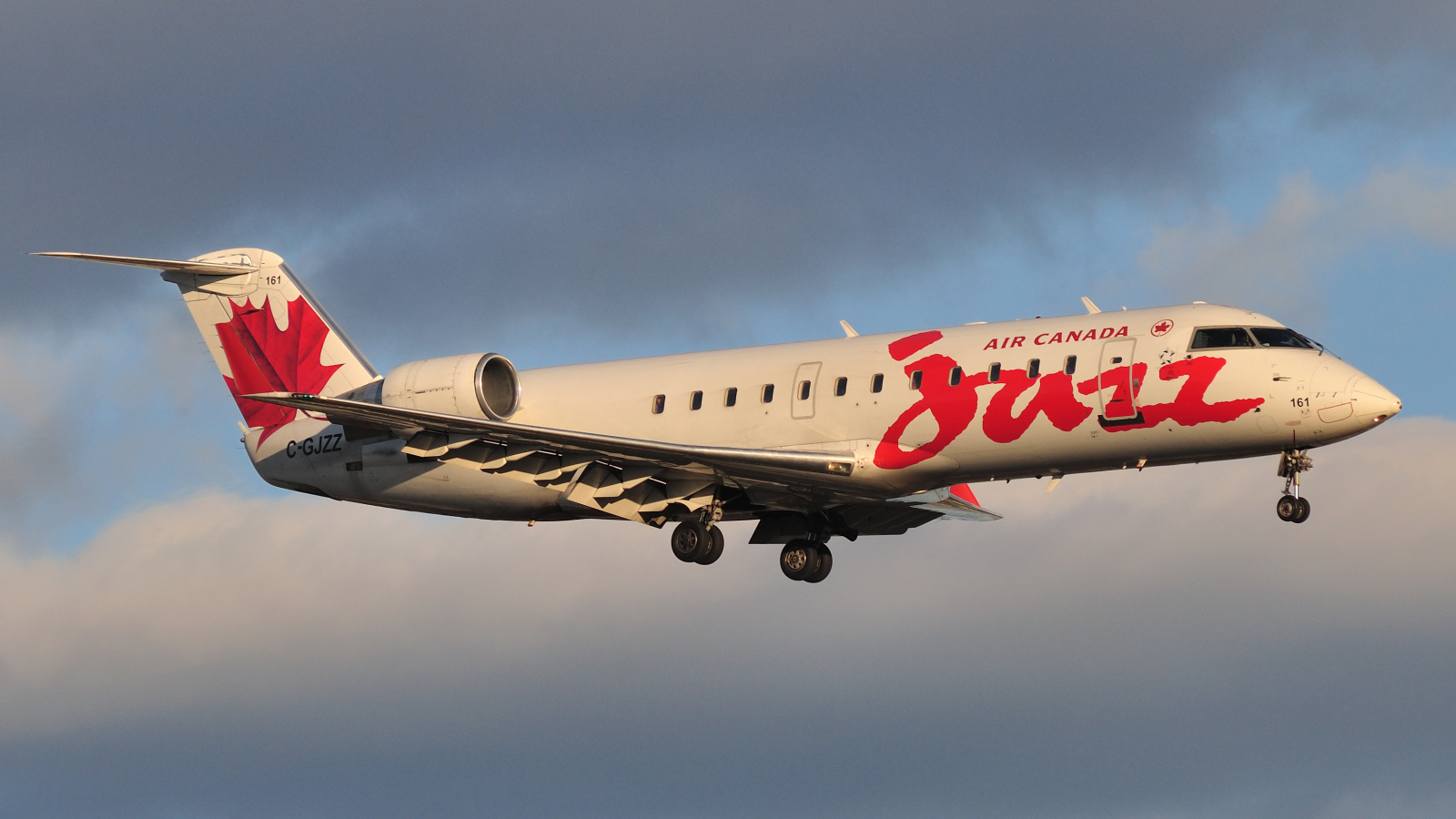 C-GJZZ (7978) 2004 Bombardier CRJ-200