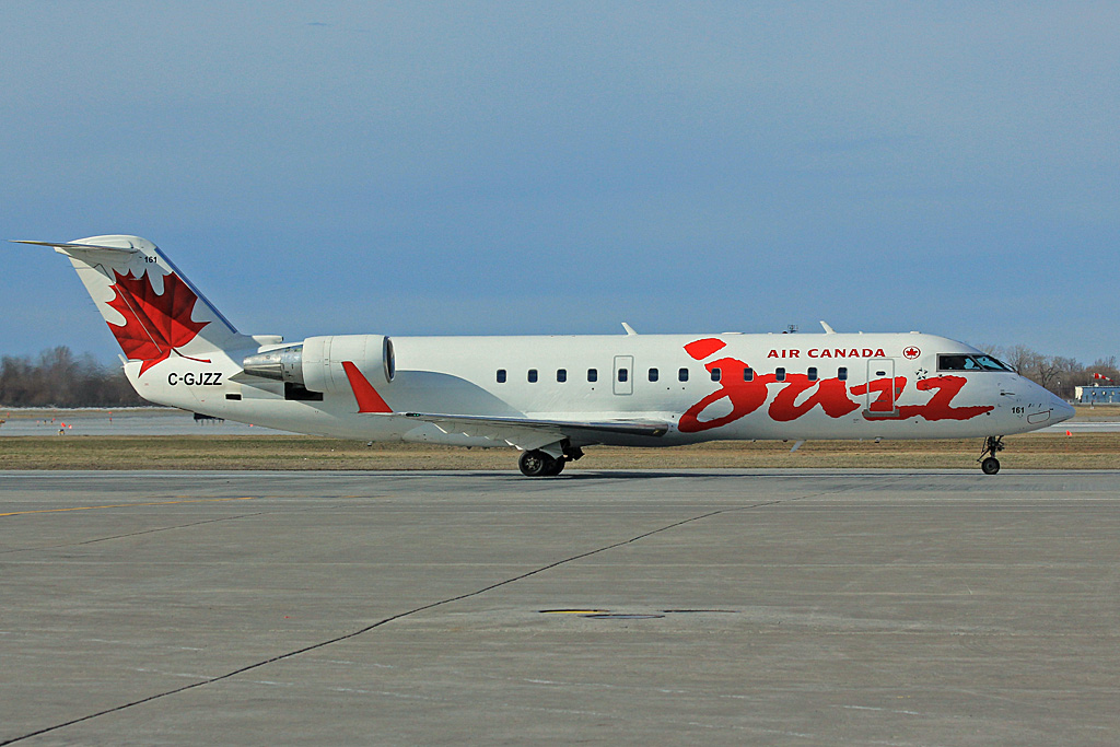 C-GJZZ (7978) 2004 Bombardier CRJ-200