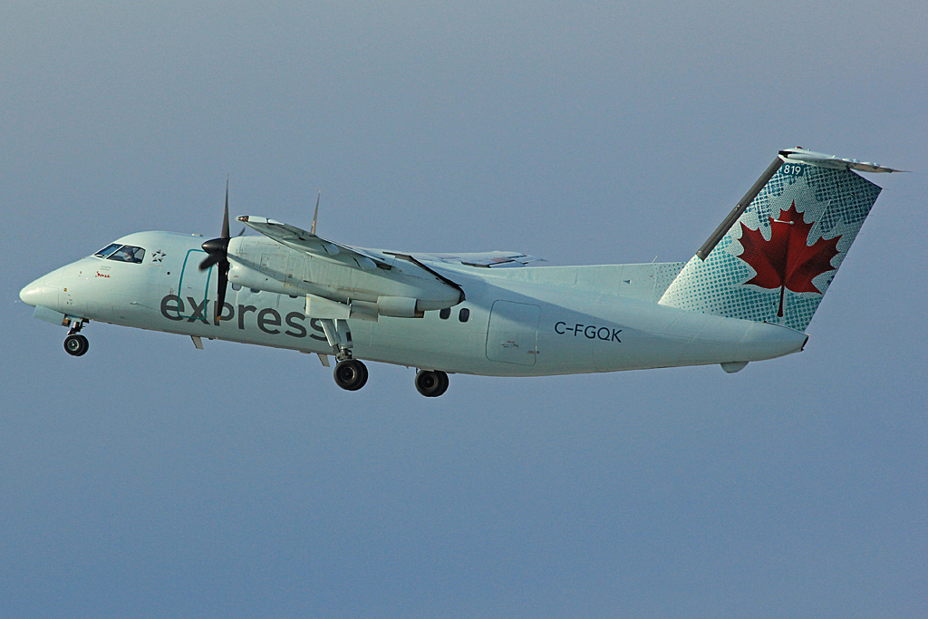 C-FGQK · Bombardier Dash 8-102 · (YUL / CYUL)