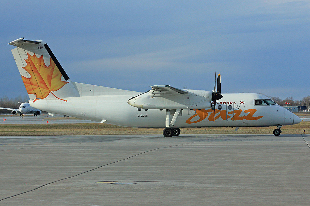 C-GJMI (077) 1987 Bombardier Dash 8-102