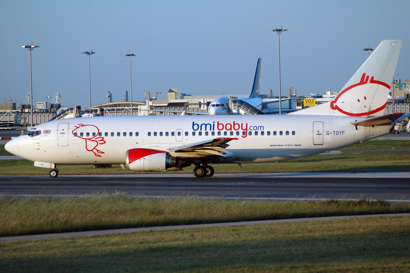G-TOYF (28557) 1997 Boeing 737-36N