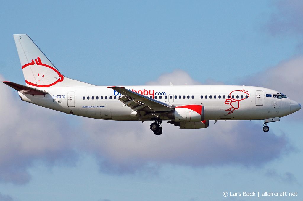 G-TOYD (26307) 1994 Boeing 737-3Q8