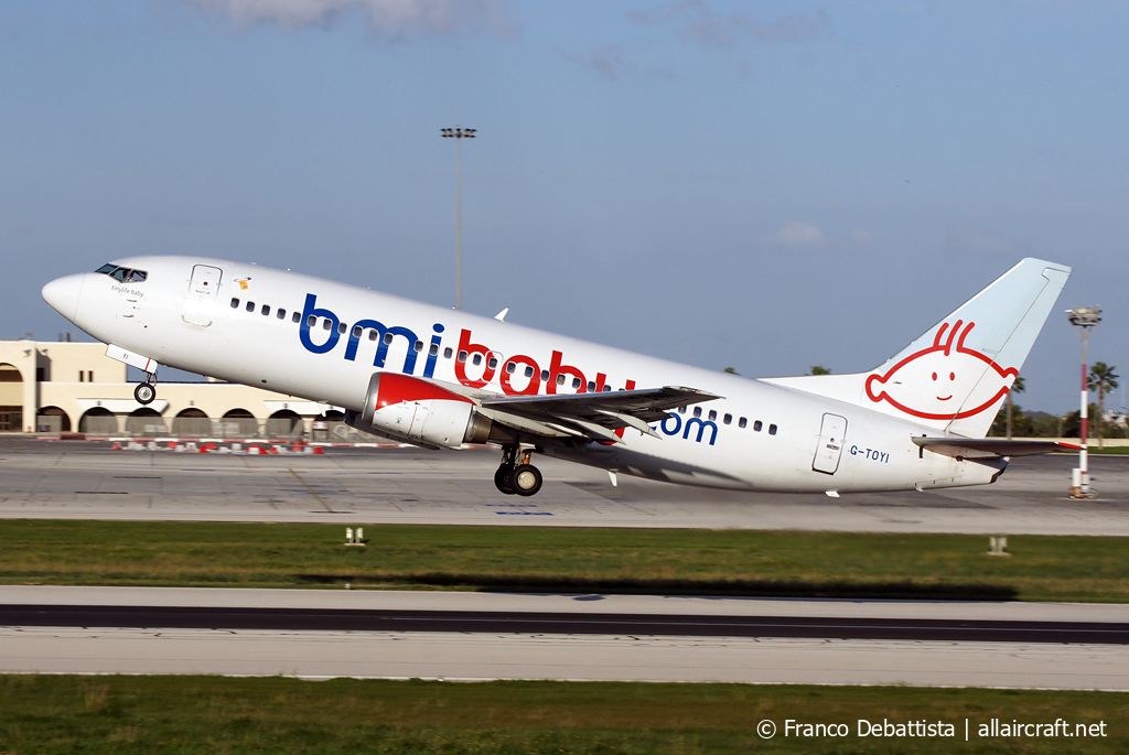 G-TOYI (28054) 1998 Boeing 737-3Q8