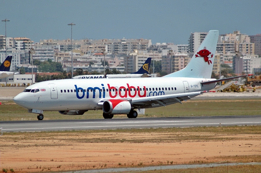 G-TOYL (cn 28594) Boeing 737-36N