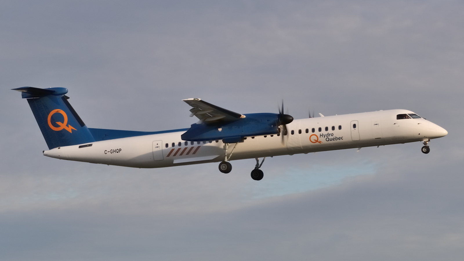 C-GHQP · Bombardier Dash 8-Q402 · (YUL / CYUL)