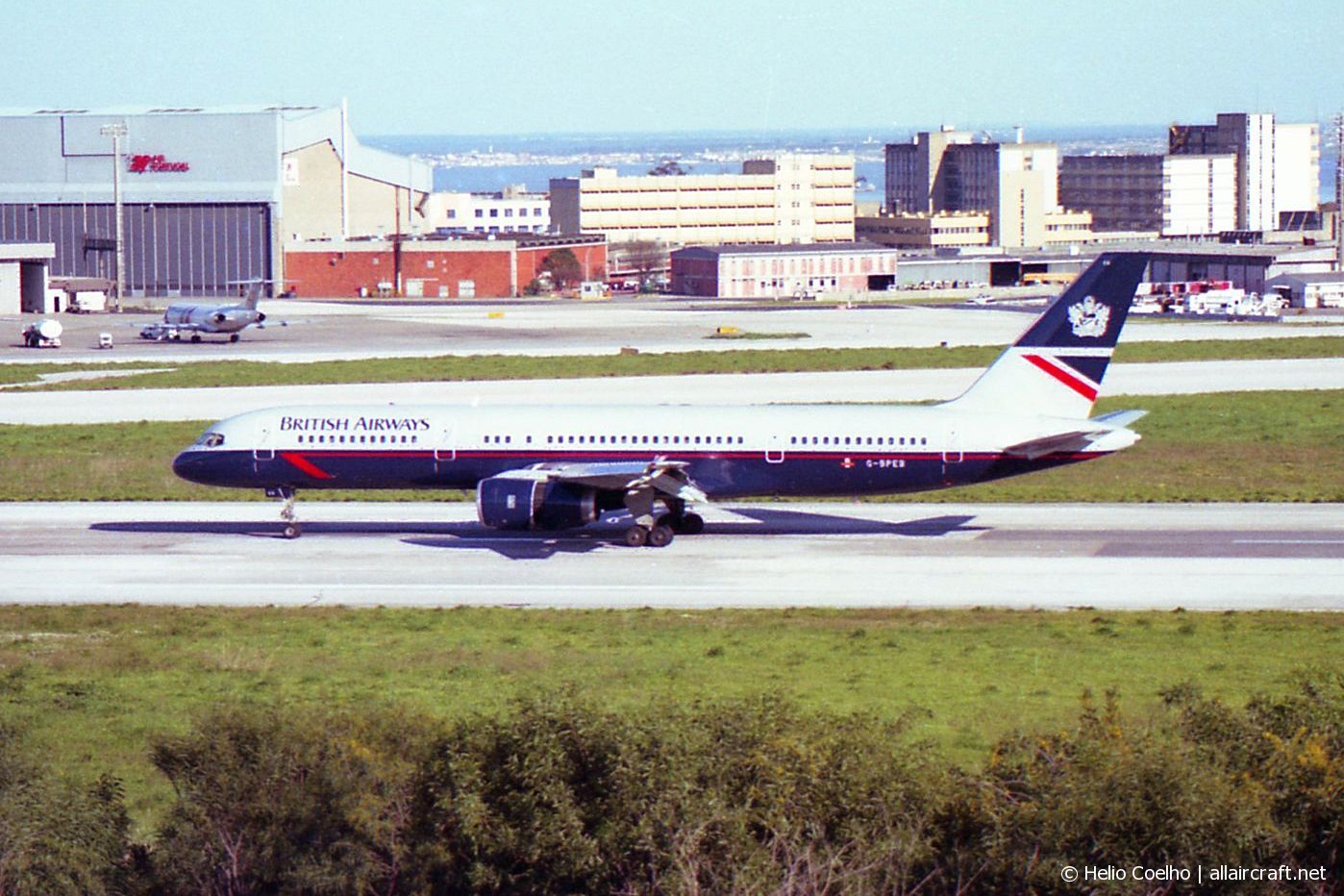G-BPEB (cn 24371) Boeing 757-236
