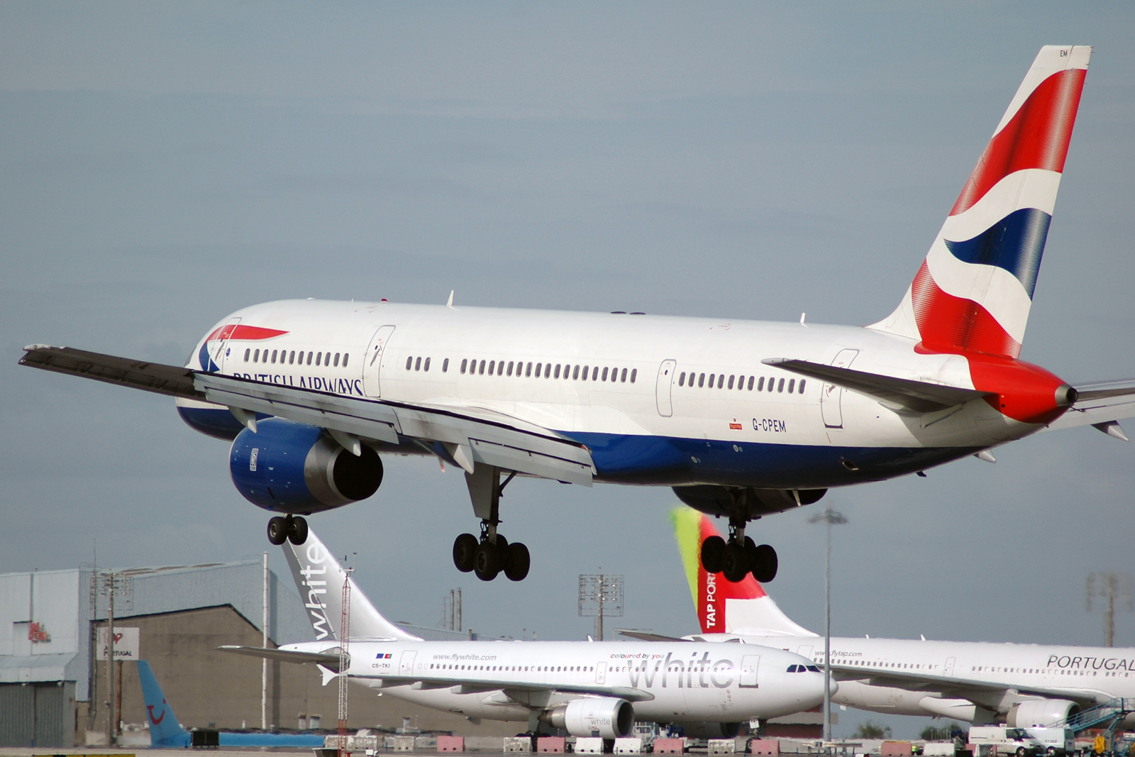 G-CPEM · Boeing 757-236 · (LIS / LPPT)