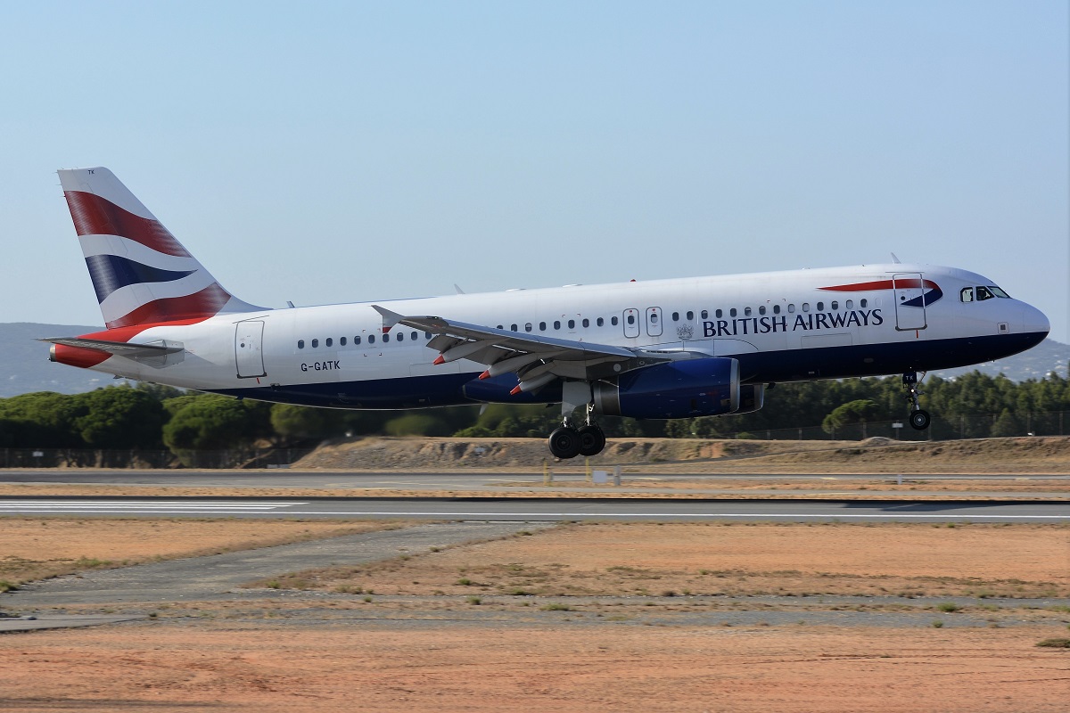 G-GATK · Airbus A320-233 · (FAO / LPFR)
